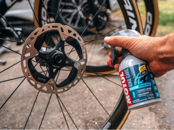 Motul Brake Clean Tour De France Onaylı Fren Aksamı Temizleme Spreyi 300ML 111408