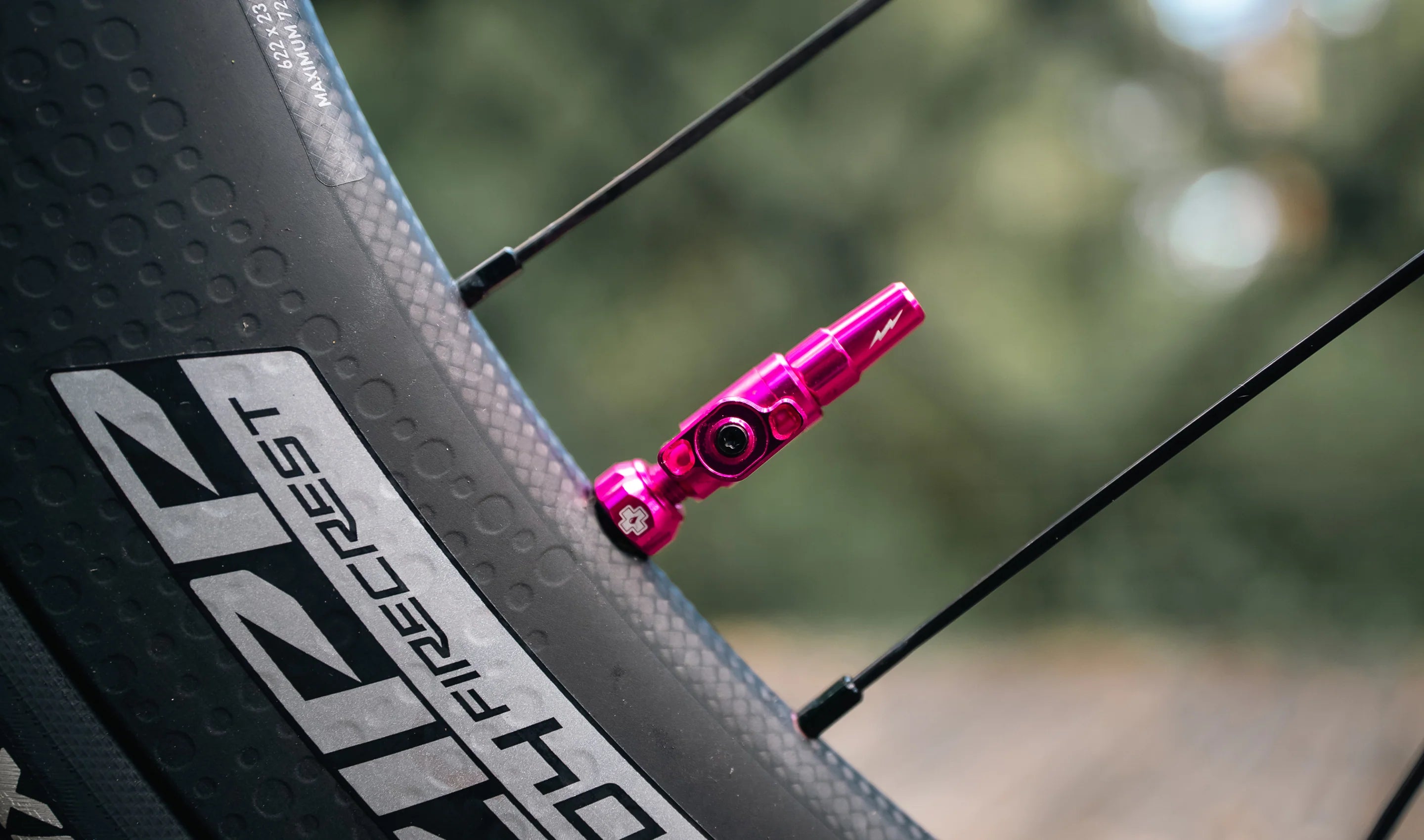 Muc-Off Big Bore Lite Tubeless Sibobu 60mm Rainbow Oilslick