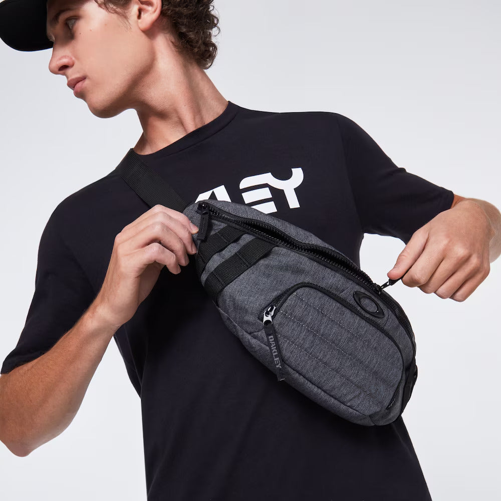 Oakley Enduro Belt Bag Waist Bag FOS900296 02E Blackout