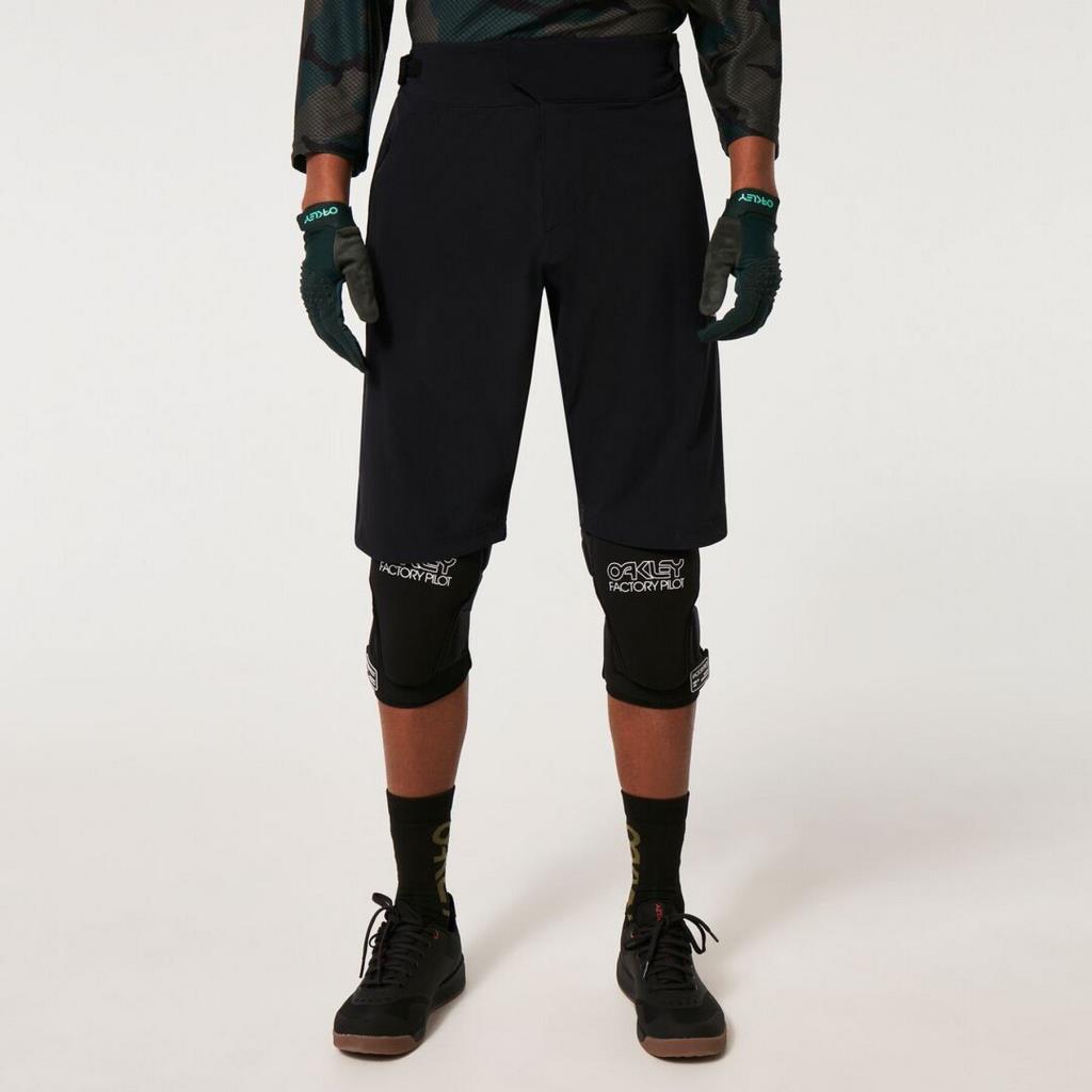 Oakley Factory Pilot RC Bisiklet Şortu FOA404420 02E Blackout
