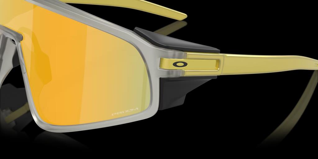 Солнцезащитные очки Oakley Latch Panel 940424, матовый серый цвет Ink Prizm 24K