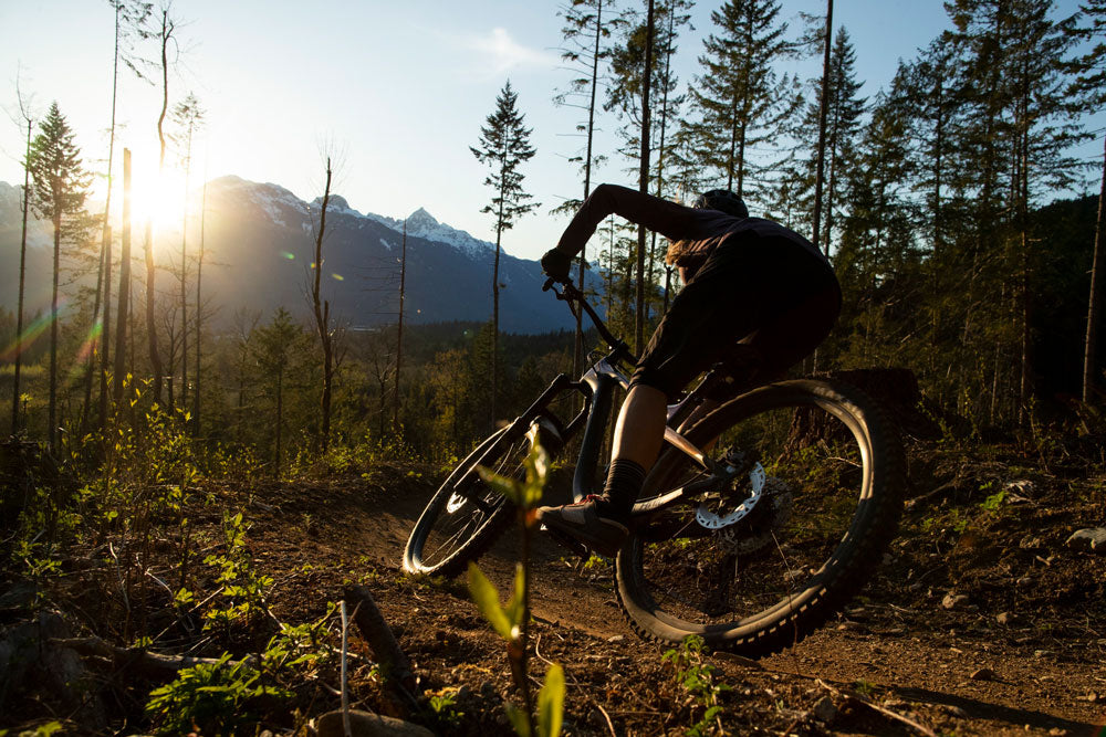 Комплект задних гидравлических дисковых тормозов Shimano Deore с 4 поршнями, правая сторона, BL-M6100 / BR-M6120 EM61201JRRXRA170