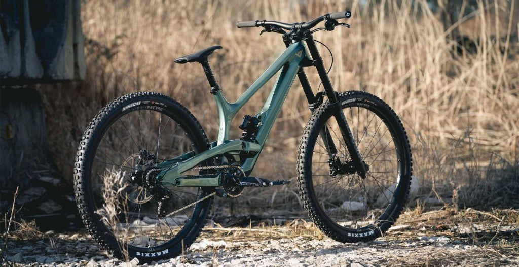 YT Tues MX CORE 2 CF Carbon Downhill Mountain Bike 2026