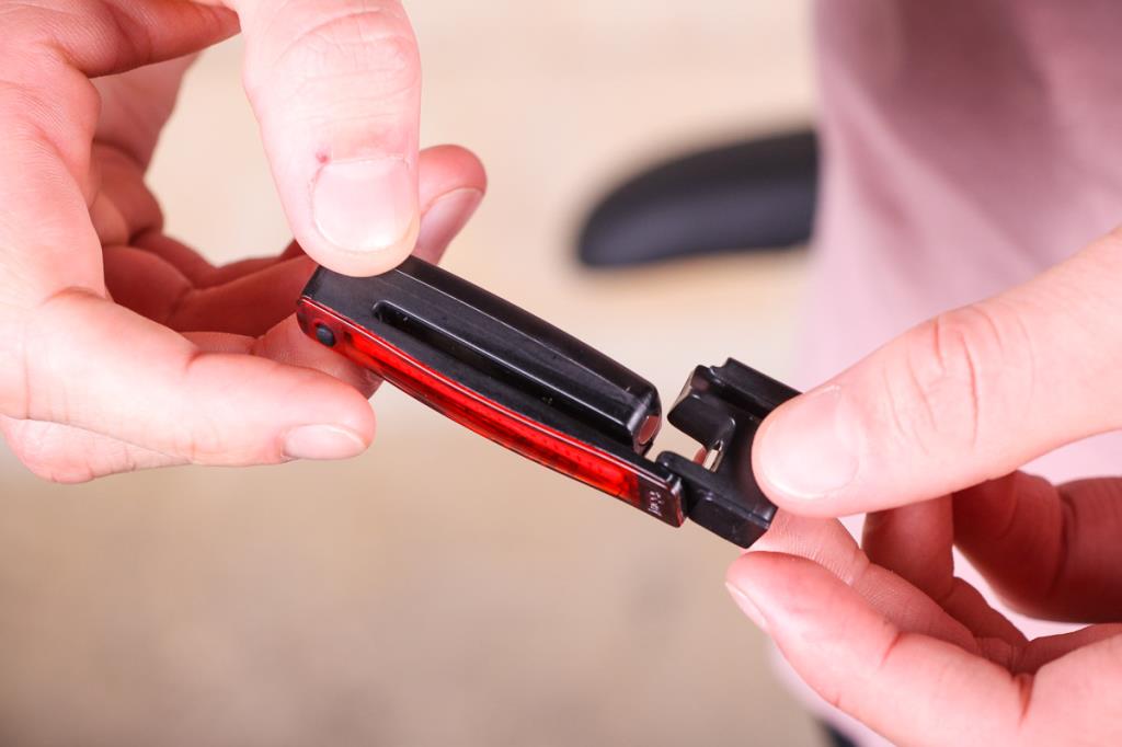 Knog Blinder Plus Usb Şarjlı Bisiklet Arka Lambası STP-212