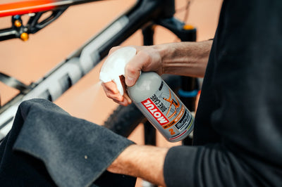 Motul Dry Clean Tour De France Onaylı Kuru Temizleme Spreyi 500ML 111406 - Görsel 5