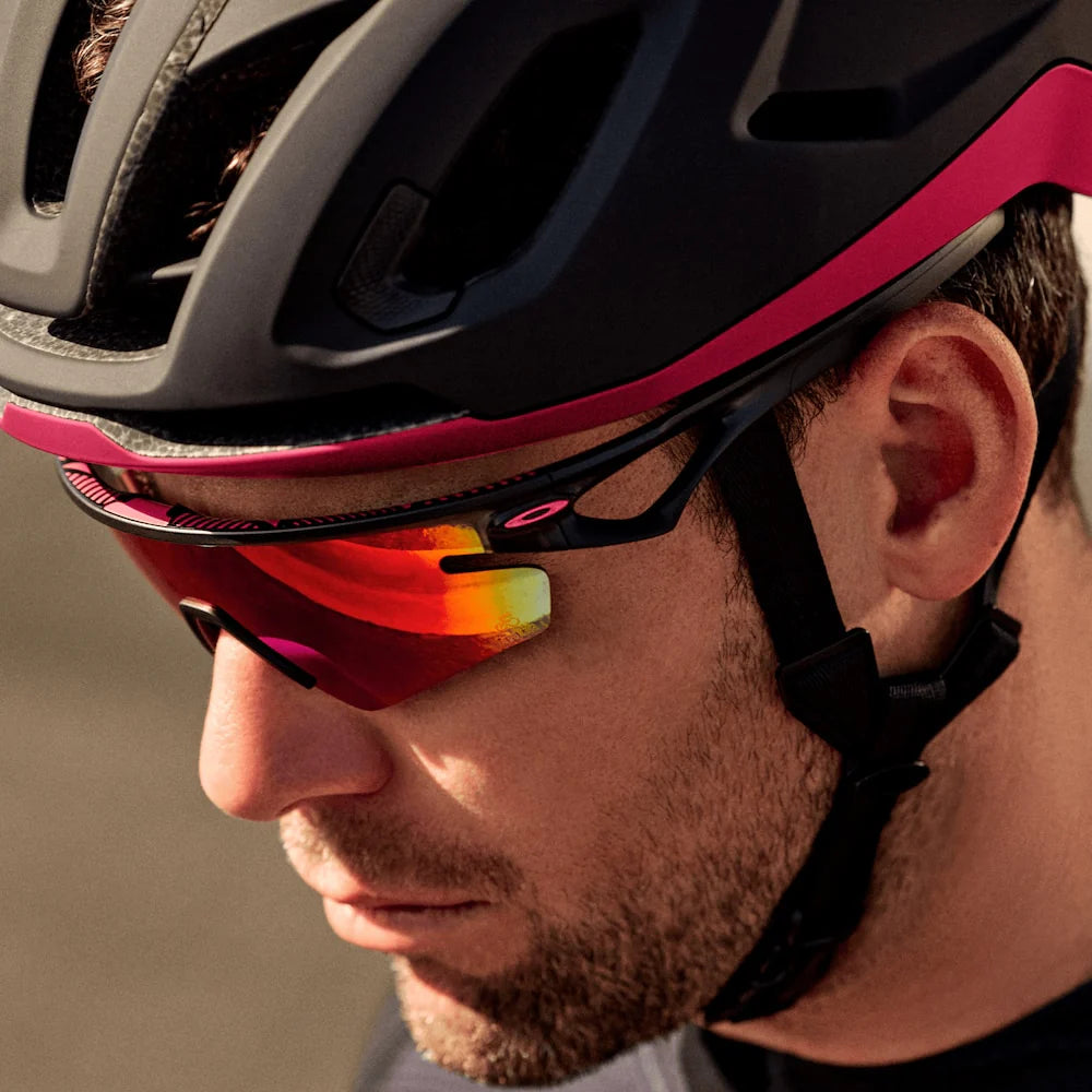 Oakley ARO5 Race Mips BOA Ionic+ Yol Bisikleti Kaskı 2025 Model FOS901302 02T 24' Giro D'italia Medium