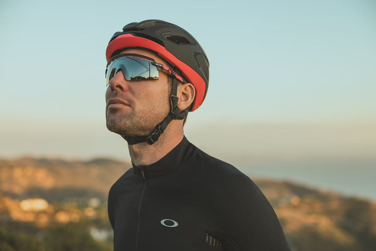 Oakley ARO5 Race Mips BOA Ionic+ Yol Bisikleti Kaskı 2025 Model FOS901302 02T 24' Giro D'italia Medium