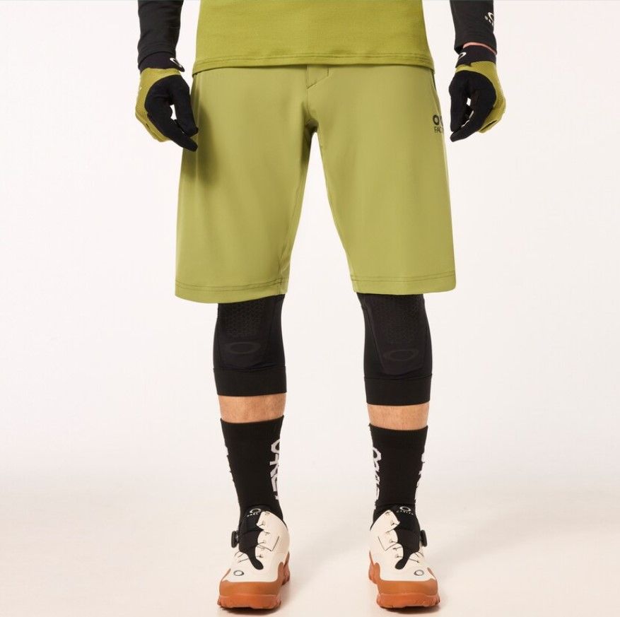 Oakley Factory Pilot Shorts FOA405050 70N Fern