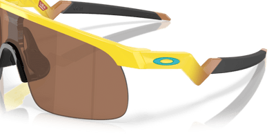 Lunettes de soleil jeunesse Oakley Resistor Fortnite édition spéciale J901028 Yellow Prizm Tungsten