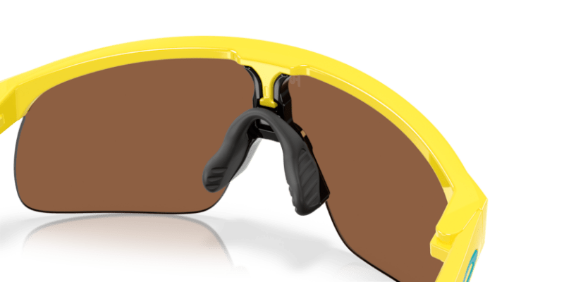 Lunettes de soleil jeunesse Oakley Resistor Fortnite édition spéciale J901028 Yellow Prizm Tungsten