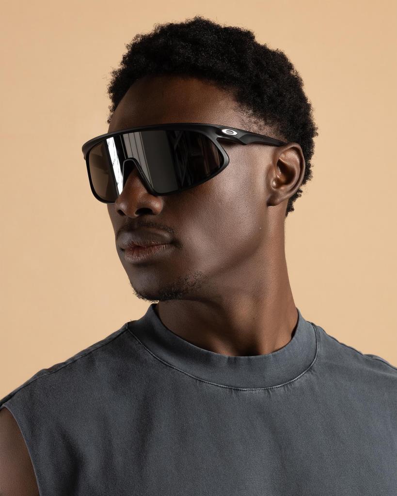 Oakley RSLV Photochromic Güneş Gözlüğü 9484D Matte Carbon Photochromic 948406