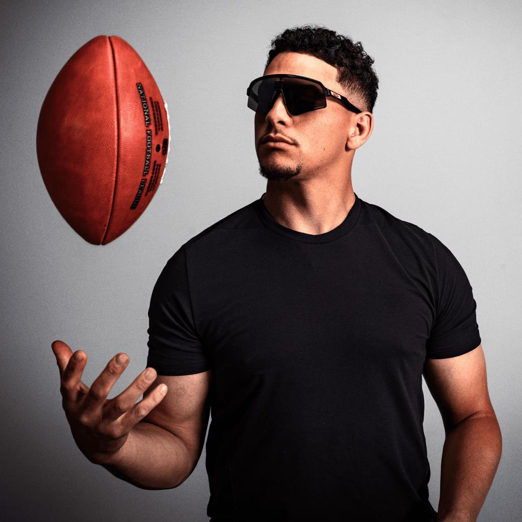 Oakley Sutro Lite Sweep Patrick Mahomes II Özel Koleksiyon Güneş Gözlüğü 946534 Dark Galaxy Prizm Black